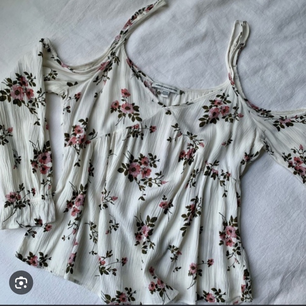 American Eagle Floral Long Sleeve Cold Shoulder Blouse